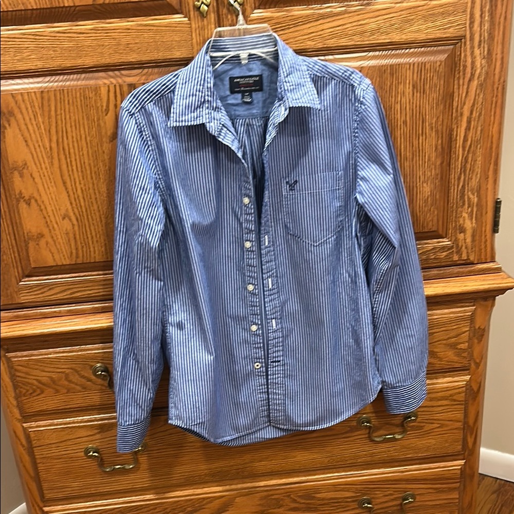 American Eagle Outfitters Blue Casual Button Down Shirt with Tailored Fit